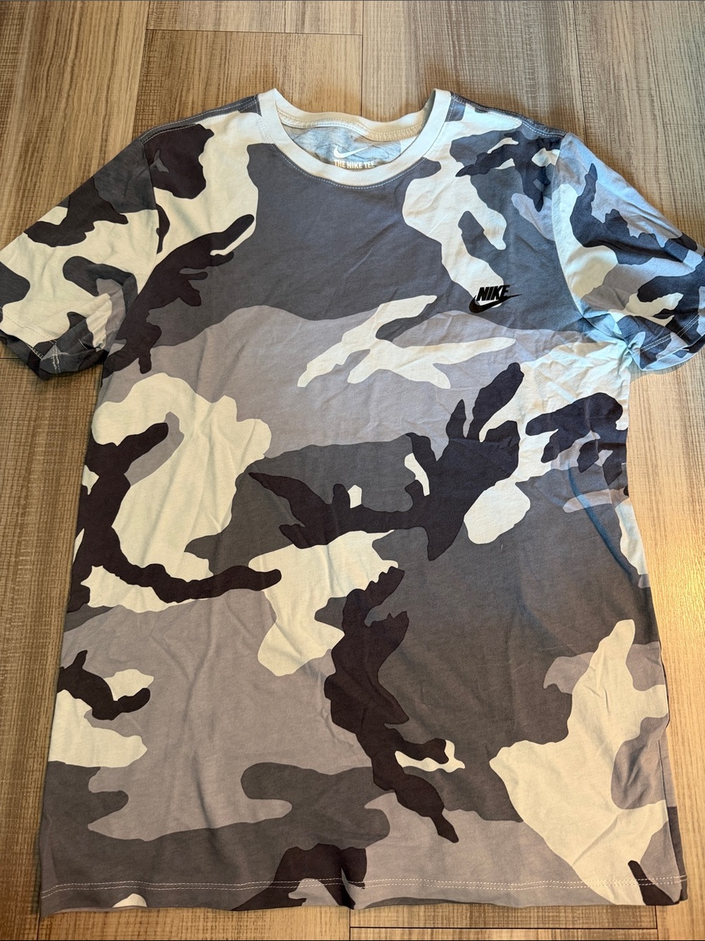 Nike Men's Gray White Black Camo Short Sleeve Shirt
